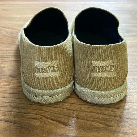 Tom’s shoes - Picture 2 of 6